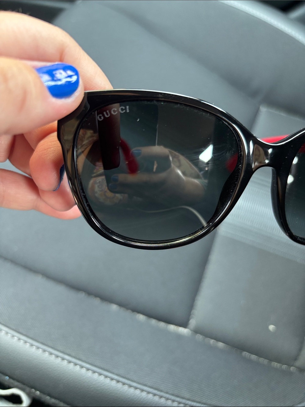 Gucci Women’s Black Round Sunglasses with Red Arms - Picture 2 of 3